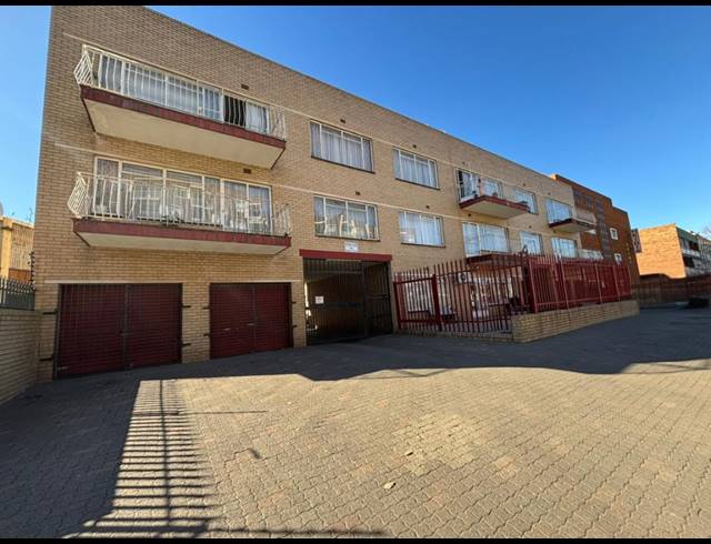 2 BEDROOM FLAT FOR SALE IN VEREENIGING CENTRAL